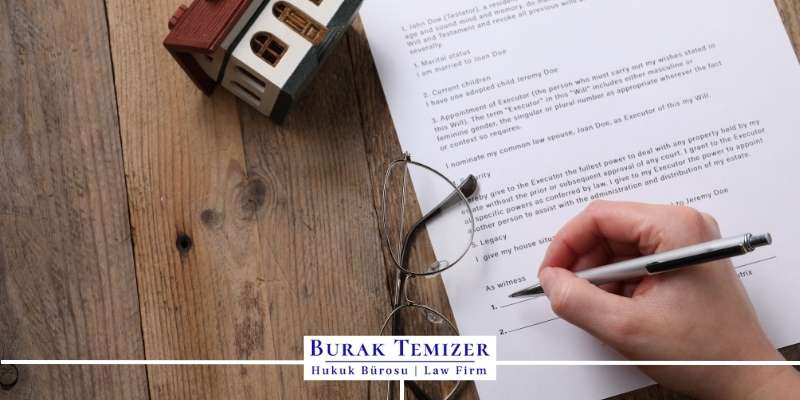 Miras Kalan Evin İçinde Oturan Varsa