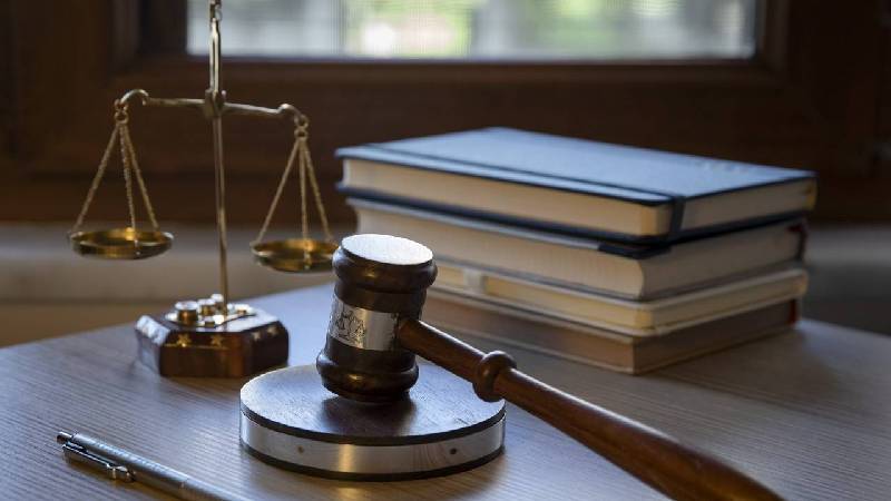 Ücret alacağı hakkı işçinin kendi isteği ile ya da zorla istifa ettiği her durumda geçerlidir. Eksik yatırılmış ise SGK alacağı, içerde kalan ücret alacağı ve diğer alacak hakları işçiye ödenir